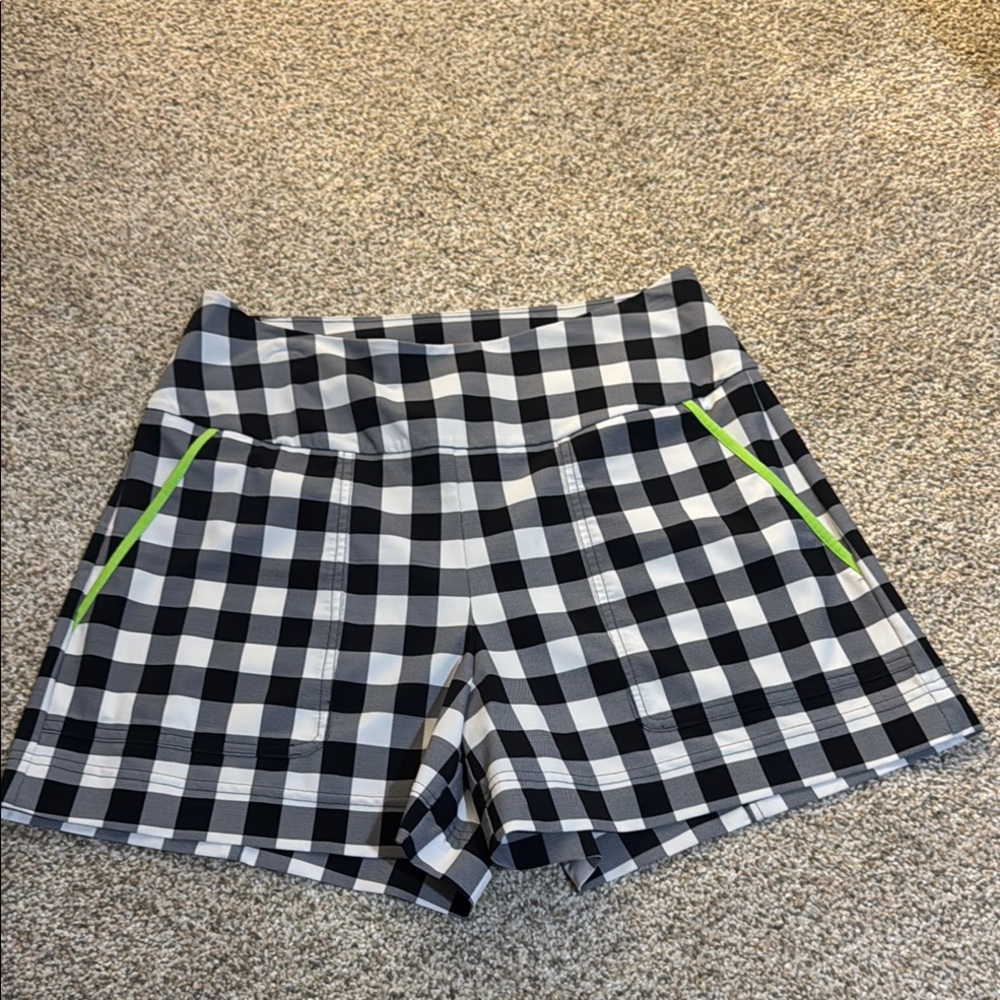 Kinona High Waist Black and White Shorts